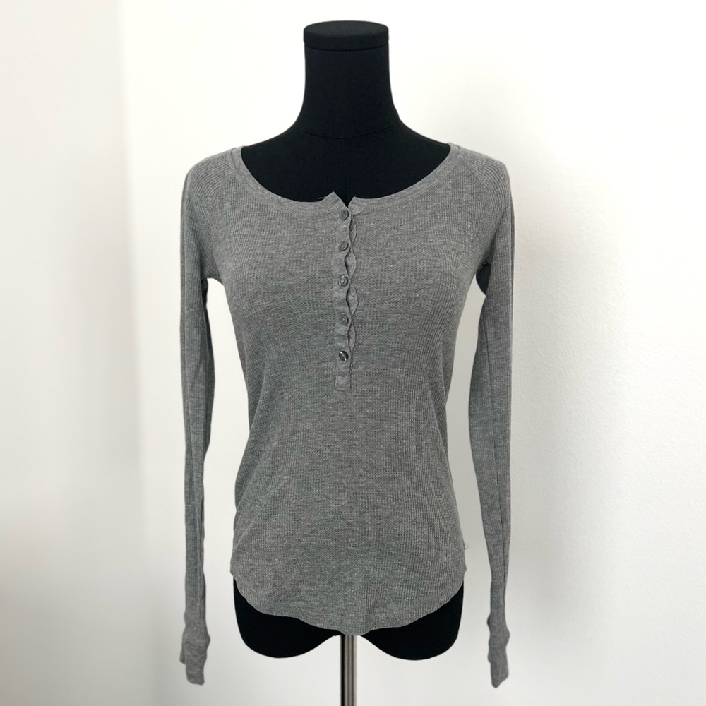 SOLD • Authentic America Heritage Gray Henley Waffle Long Sleeve in Size XS